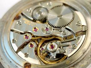 Thumbnail von IWC de cuerda manual 33,5 mm acero diseño Bauhaus vintage