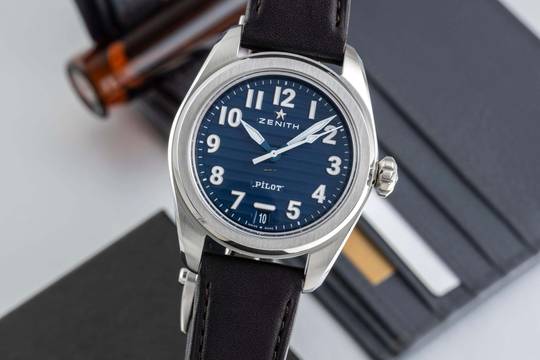  Zenith Pilot Stahl Automatik Herren Ref. 03.4000.3620/51.I003 Box & Papiere 2024 