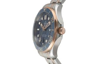 Thumbnail von Omega Seamaster Diver 300 M ocel a zlato Automatika Ref. 210.20.42.20.03.002 B&P 2022