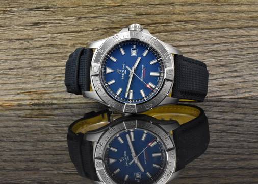 Breitling Avenger Automatic 42 Blue / Faltschließe / Stahl / Unpoliert - B&P 2023