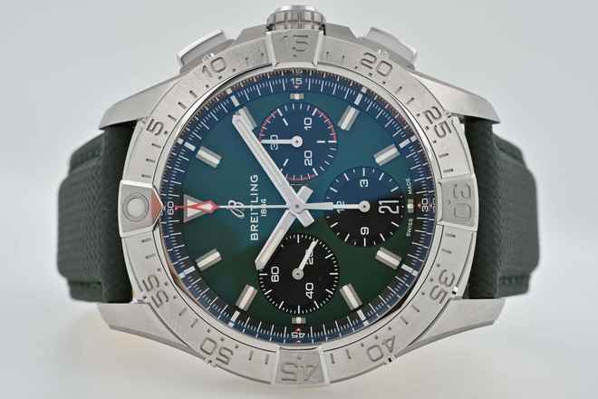  Breitling Avenger B01 Chronograph 42 AB0146101L1X1 Green Dial 