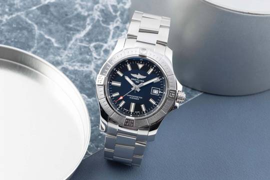  Breitling Avenger Stahl Automatik Herrenuhr Ref A17318101B1A1 Box & Papiere 2023 