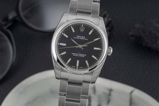  Rolex Oyster Perpetual 34 Black Dial Stahl Herrenuhr Ref. 114200 Papiere 2020 LC110 