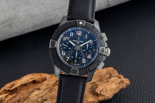 Breitling Avenger B01 Chronograph Night Mission Automatik Ref. SB0147 B&P