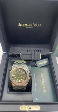 Audemars Piguet Royal Oak Offshore Diver 42mm Diver GREEN WITH BOX and PAPERS LIKE NEW year:2022 Two Straps Green