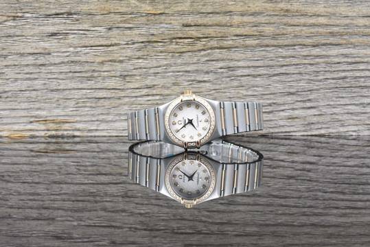  Omega Constellation Ladies Quarz Lady UNGETRAGEN / NOS - Mother of Pearl Diamond Dial 