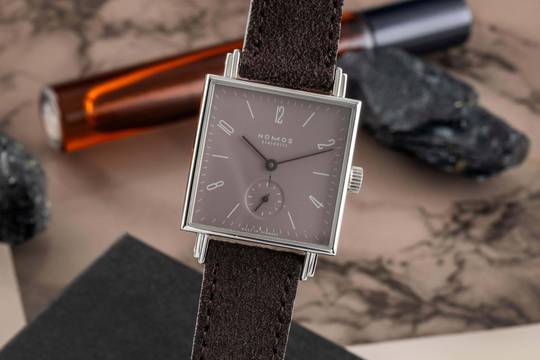 NOMOS Tetra 29,5 Blasser Zonenmilchling Stahl Handaufzug Medium Size 481