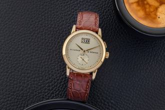 Thumbnail von A. Lange & Söhne Saxonia Großdatum 18K (0,750) Gold Handaufzug 105.021 Box