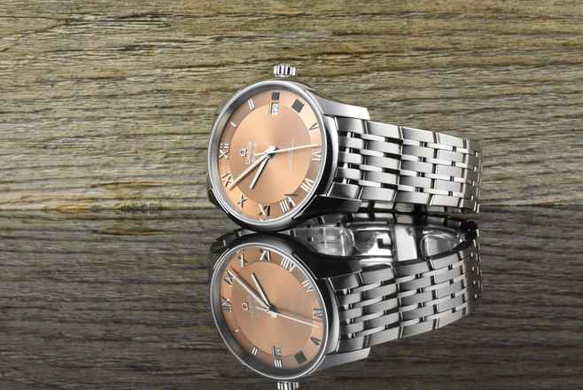  Omega De Ville Hour Vision Co-Axial Master Chronometer Salmon Sunburst Dial - MINT - Full Set 