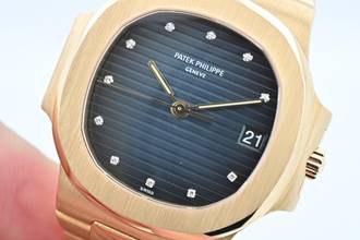 Thumbnail von Patek Philippe Nautilus Blue Diamond Dial 18k yellow gold 3800 Service 02/2026 3800/001 LC100