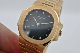 Thumbnail von Patek Philippe Nautilus Blue Diamond Dial 18k yellow gold 3800 Service 02/2026 3800/001 LC100