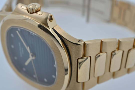  Patek Philippe Nautilus Blue Diamond Dial 18k yellow gold 3800 Service 02/2026 3800/001 LC100 