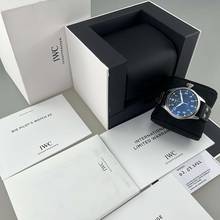 Thumbnail von IWC Große Fliegeruhr Big Pilot's Watch 43 EK 03/2022 Stahl ZB blau Lederband blau mit EasX-Change-System Full Set sehr gepflegter Originalzustand (nicht poliert)
