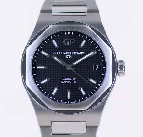  Girard Perregaux Laureato 42mm Black Dial Automatic Sports watch B+P Top 
