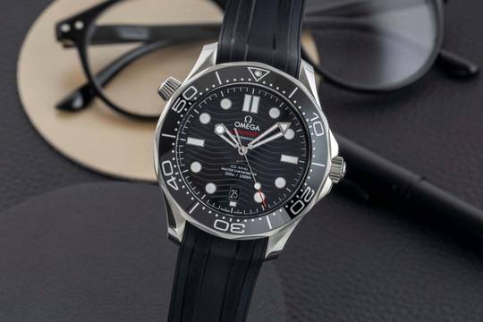 Omega Seamaster Diver 300 M Co-Axial Keramik 210.32.42.20.01.001 B&P 