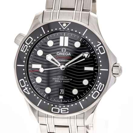  Omega Seamaster Diver 300 M Black – 210.30.42.20.01.001 – NEW & Unworn – 04/2026 Full Set 