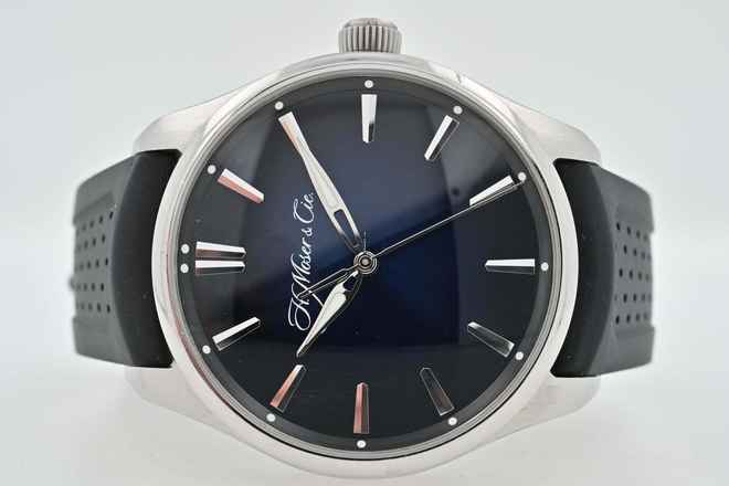 H.Moser & Cie. Pioneer Centre Seconds Funky Blue 3200-1200