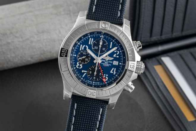  Breitling Avenger Chronograph GMT Stahl Automatik Ref A24315101C1X1 