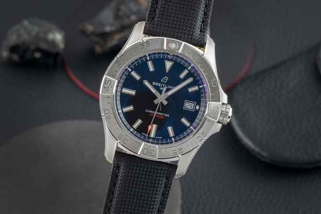  Breitling Avenger 42 Stahl Automatik Herrenuhr Ref. A17328101B1X1 B&P NP 4900,- 