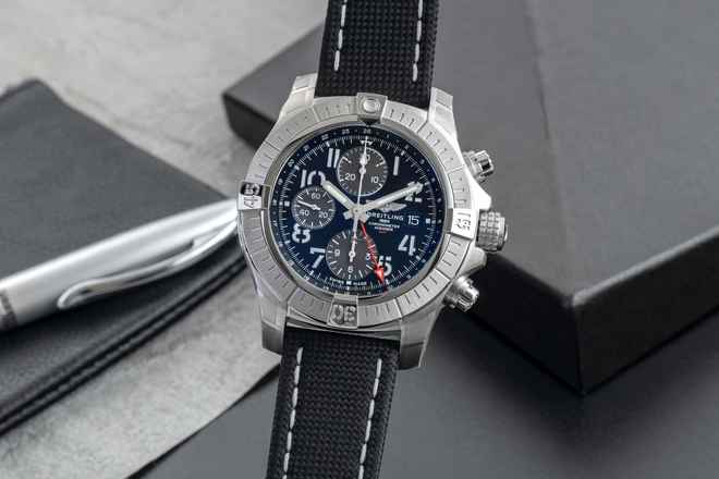  Breitling Avenger Chronograph GMT 45 Stahl Automatik Ref. A24315101B1X1 B&P New 
