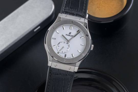Hublot Classic Fusion Ultra-Thin Titan Handaufzug Herrenuhr Ref. 515.NX.2210.LR