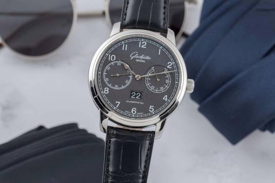Glashütte Original Senator Observer Stahl Automatik Herrenuhr R. 100-14-02-02-04