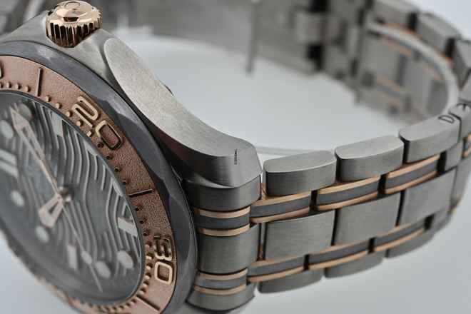 Omega Seamaster Diver 300 M Professional 300M Limited Edition Titanium Sedna Gold 21060422099001