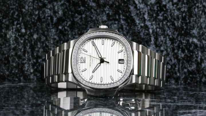  Patek Philippe Nautilus Lady Nautilus 7118/1200A Steel - like New - Fullset 2019 