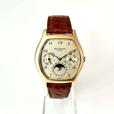  Patek Philippe Perpetual Calendar 5040J 