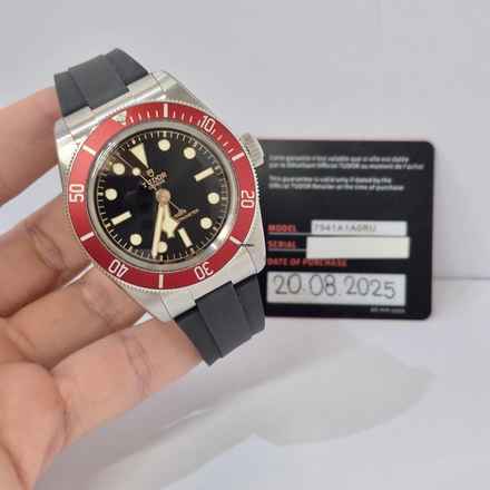 Tudor Black Bay Çelik ve Kauçuk Kırmızı Sürüm 41mm Otomatik Tam