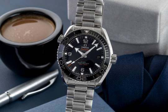 Omega Seamaster Planet Ocean Edelstahl Automatik 215.30.44.21.01.001 B&P 2021