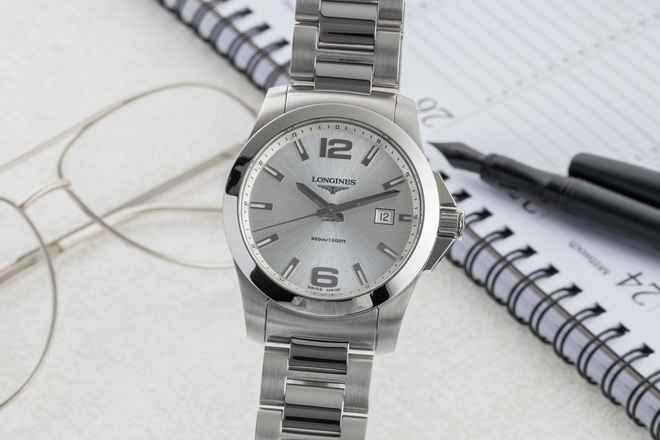  Longines Conquest 300M Edelstahl Datum Herrenuhr Ref. L3.659.4.76.6 Box 
