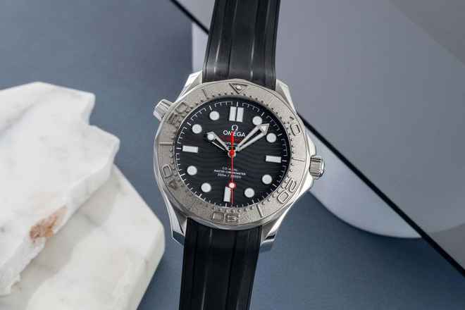  Omega Seamaster Diver 300 M ''Nekton'' Edelstahl / Titan Ref. 210.32.42.20.01.002 B&P 2024 