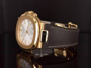 Thumbnail von Patek Philippe Nautilus Super Rare Tiffany Geneva Seal Full Set Like New