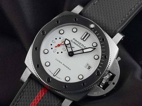 Panerai Submersible Luna Rossa Ref.PAM01579 2026 Full Set Ungetragen Submersible Luna Rossa