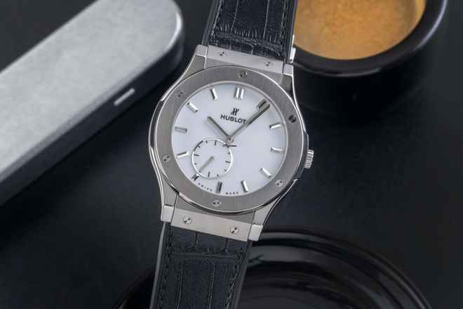  Hublot Classic Fusion Ultra-Thin Titan Handaufzug Herrenuhr Ref. 515.NX.2210.LR 