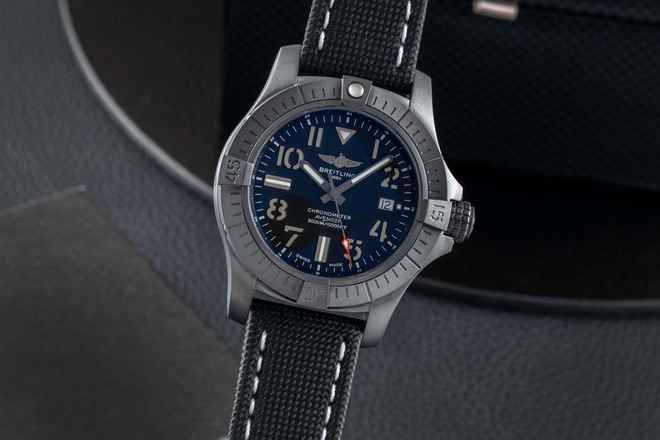 Breitling Avenger Seawolf Otomatik 45 Seawolf Night Mission V17319101B1X1
