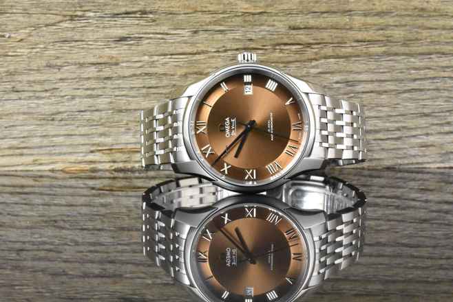  Omega De Ville Hour Vision Co-Axial Master Chronometer Salmon Sunburst Dial - MINT - Full Set 