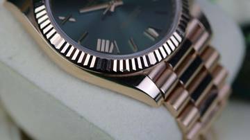 Thumbnail von Rolex Day-Date 40 Roségold Olive Green 228235 - wie neu LC100 - Komplettset 2024