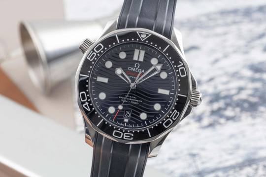  Omega Seamaster Diver 300 M Co-Axial Keramik 210.32.42.20.01.001 B&P 