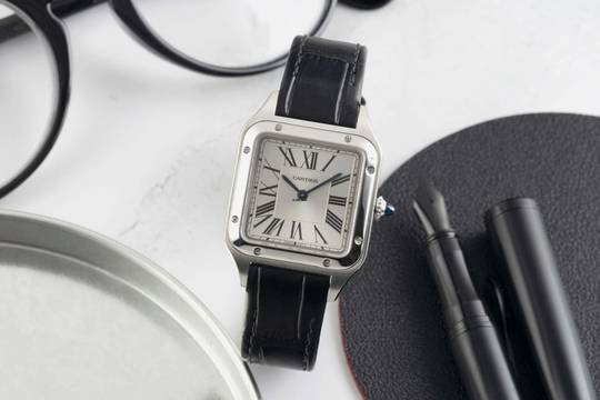  Cartier Santos Dumont Stahl Quarz Damenuhr Ref. WSSA0023 Box & Papiere 2021 