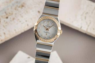 Thumbnail von Omega Constellation Quartz Çelik/Kırmızı Altın MOP Elmas Ref.123.25.24.60.55.006