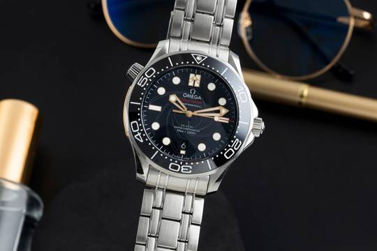 Omega Seamaster Diver 300 M James Bond Automatik Stahl 210.22.42.20.01.004 B&P