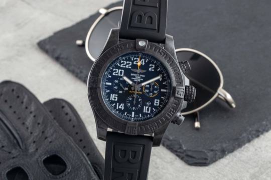 Breitling Avenger Hurricane Chronograph Breitlight Automatik XB1210E4 B&P