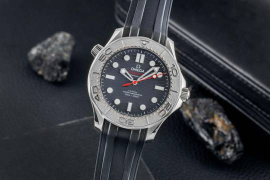 Omega Seamaster Diver 300 M ''Nekton'' Edelstahl / Titan Ref. 210.32.42.20.01.002 B&P 2026