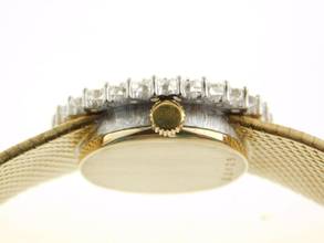 Thumbnail von Audemars Piguet 18 Karat Gelbgold mit original Diamantbesatz und grünem Blatt Rarität Lady Cocktailwatch im original Zustand Handaufzug