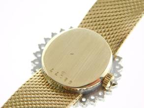 Thumbnail von Audemars Piguet 18 Karat Gelbgold mit original Diamantbesatz und grünem Blatt Rarität Lady Cocktailwatch im original Zustand Handaufzug