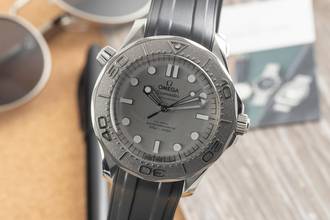 Thumbnail von Omega Seamaster Diver 300 M Stahl / Titanlünette Ref. 210.32.42.20.06.002 B&P 2025