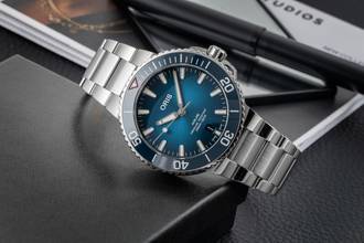 Thumbnail von Oris Aquis Date Stahl Automatik Herrenuhr Ref. 01 733 7732 4185 Box & Papiere