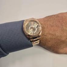 Thumbnail von Rolex Sky-Dweller Full Rose Gold Sundust Dial 42mm Automático Completo